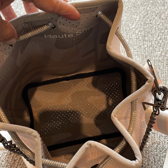 Haute shore Zoe shell bucket bag - Picture 10 of 10